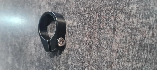 OBEJMA SIODŁA 31,8mm CZARNA